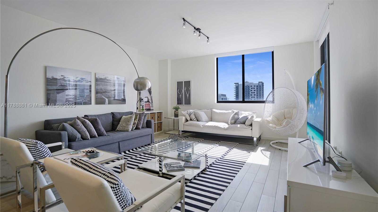 Small Image of 999 SOUTH WEST 1 AVE #2313, Miami Number 4