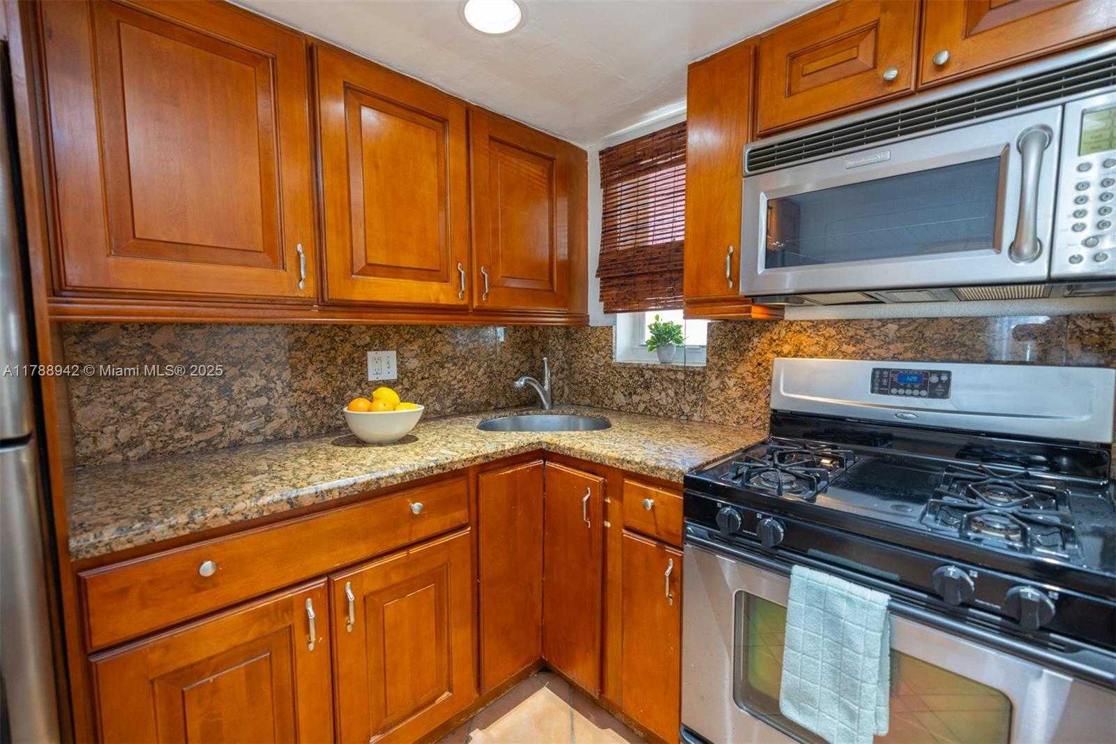 Small Image of 6707 NORTH KENDALL DR #105, Pinecrest Number 4