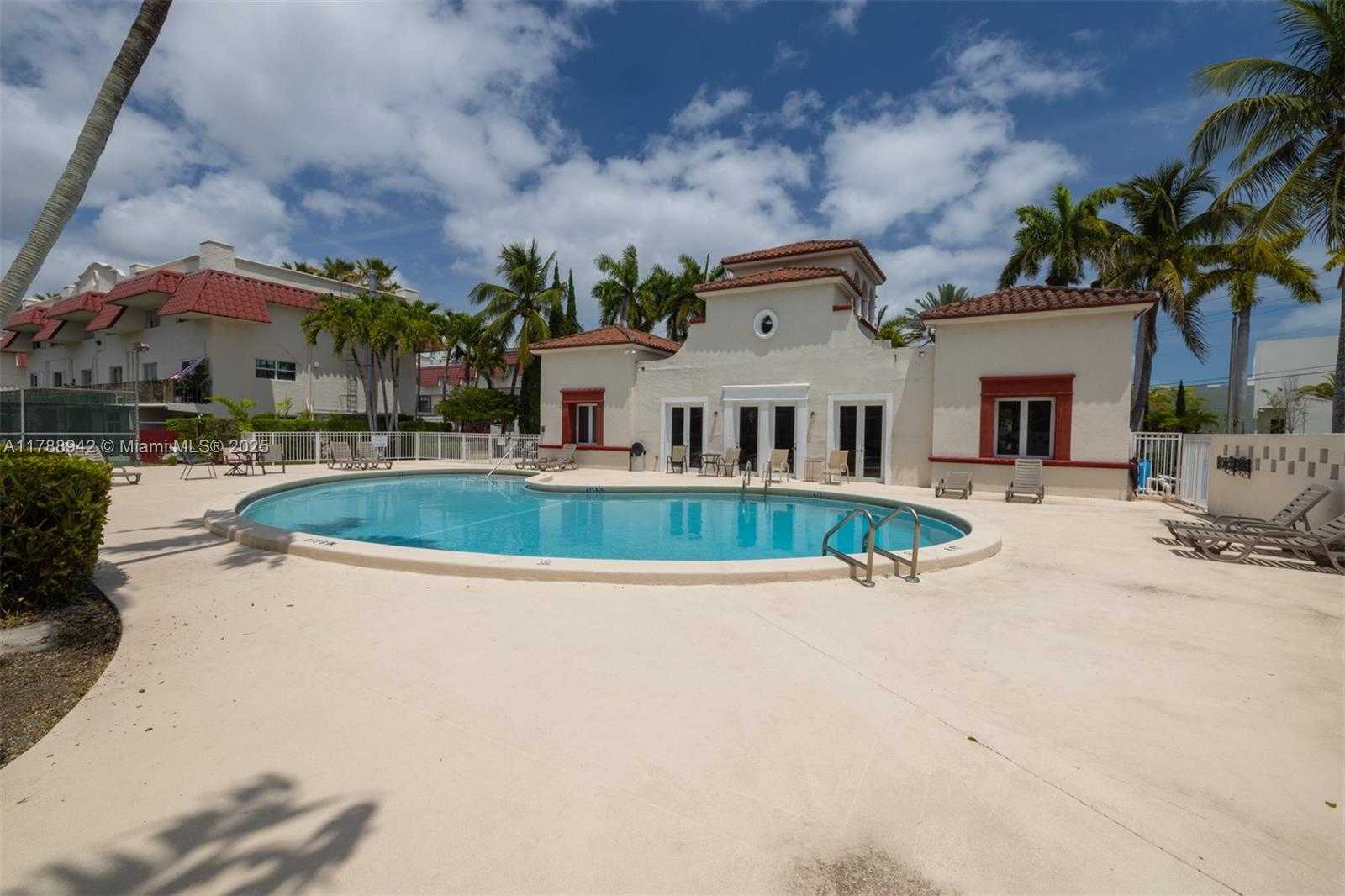 Small Image of 6707 NORTH KENDALL DR #105, Pinecrest Number 8
