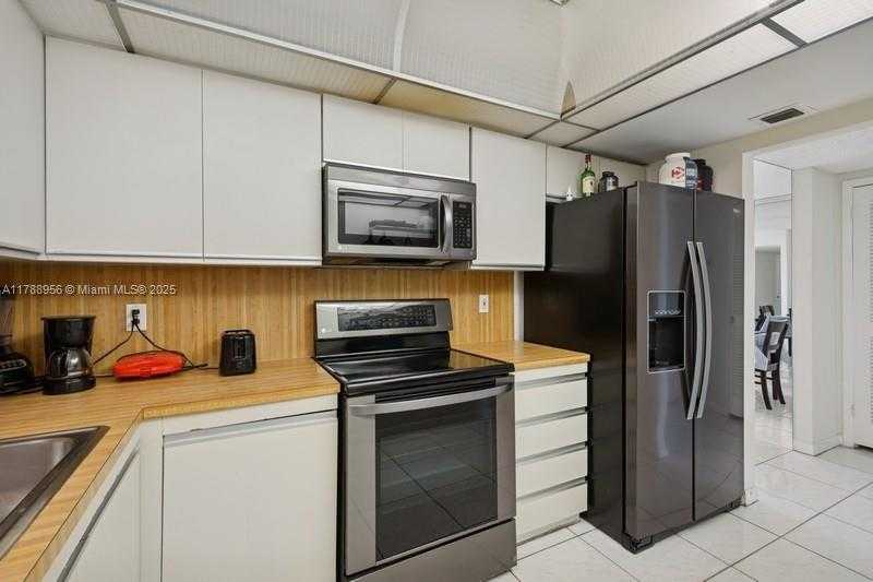 Small Image of 2500 PARKVIEW DR #1816, Hallandale Beach Number 11
