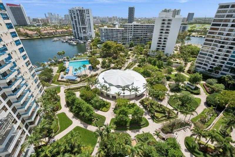 Small Image of 2500 PARKVIEW DR #1816, Hallandale Beach Number 13