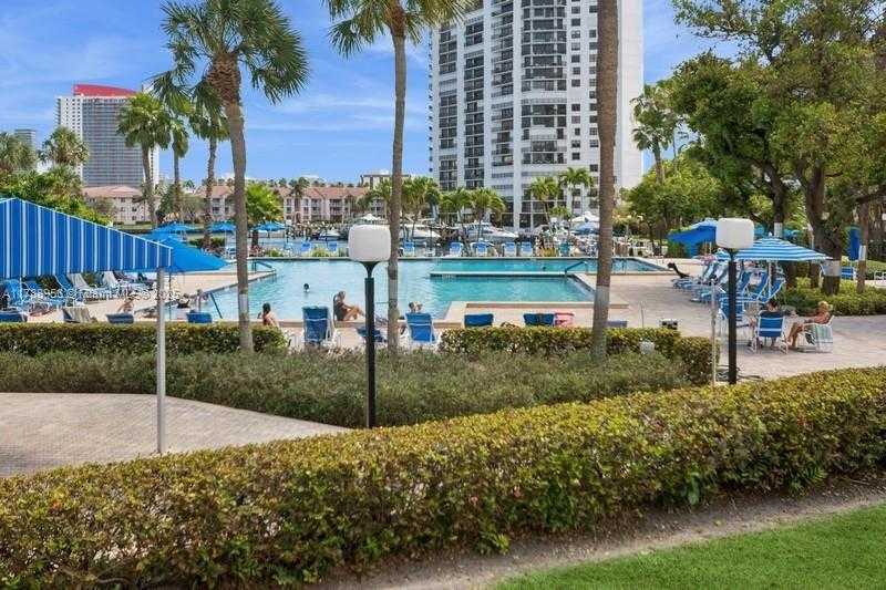 Small Image of 2500 PARKVIEW DR #1816, Hallandale Beach Number 14
