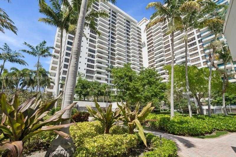 Small Image of 2500 PARKVIEW DR #1816, Hallandale Beach Number 15