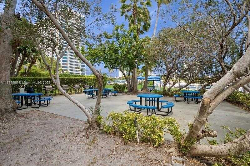 Small Image of 2500 PARKVIEW DR #1816, Hallandale Beach Number 18