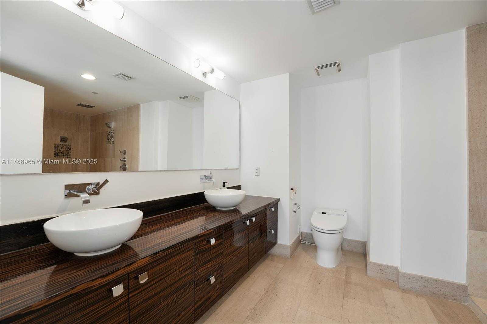 Small Image of 5875 COLLINS AVE #1006, Miami Beach Number 22