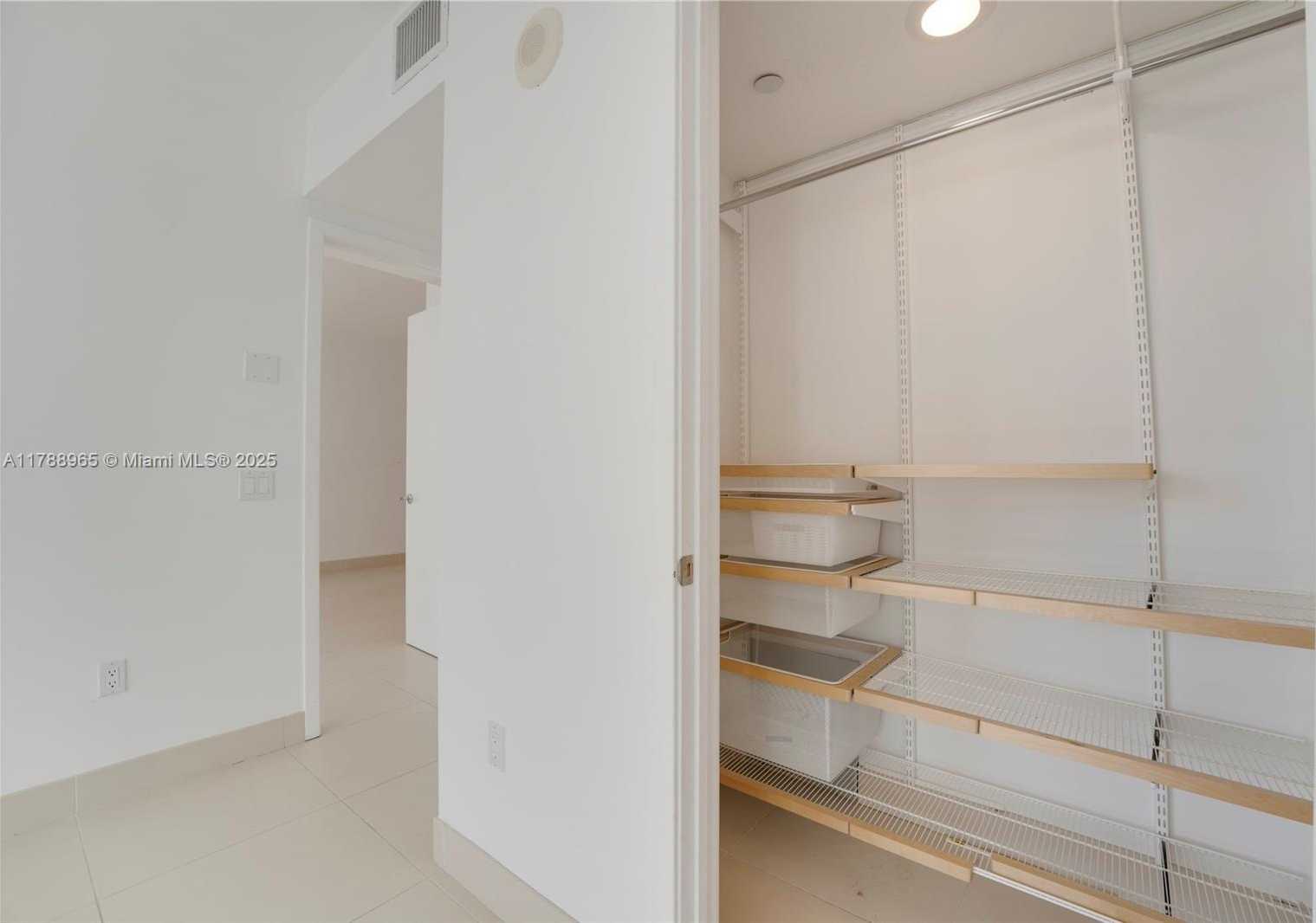 Small Image of 5875 COLLINS AVE #1006, Miami Beach Number 23