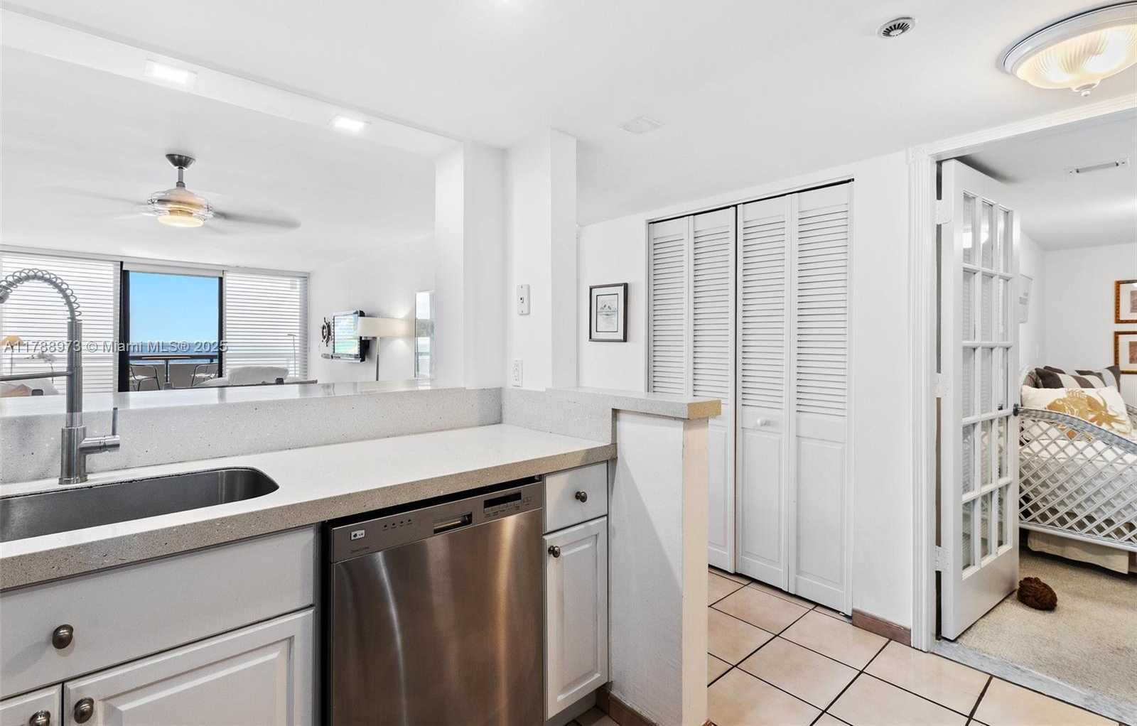 Small Image of 2555 COLLINS AVE #805, Miami Beach Number 10