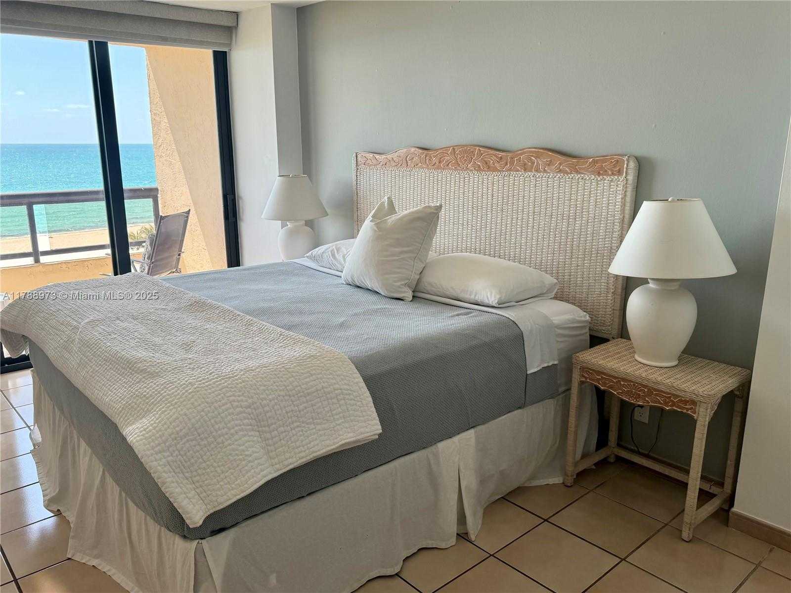 Small Image of 2555 COLLINS AVE #805, Miami Beach Number 12