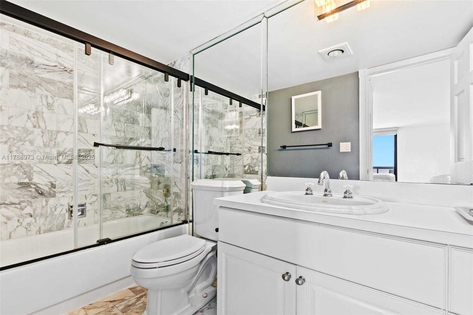 Small Image of 2555 COLLINS AVE #805, Miami Beach Number 16