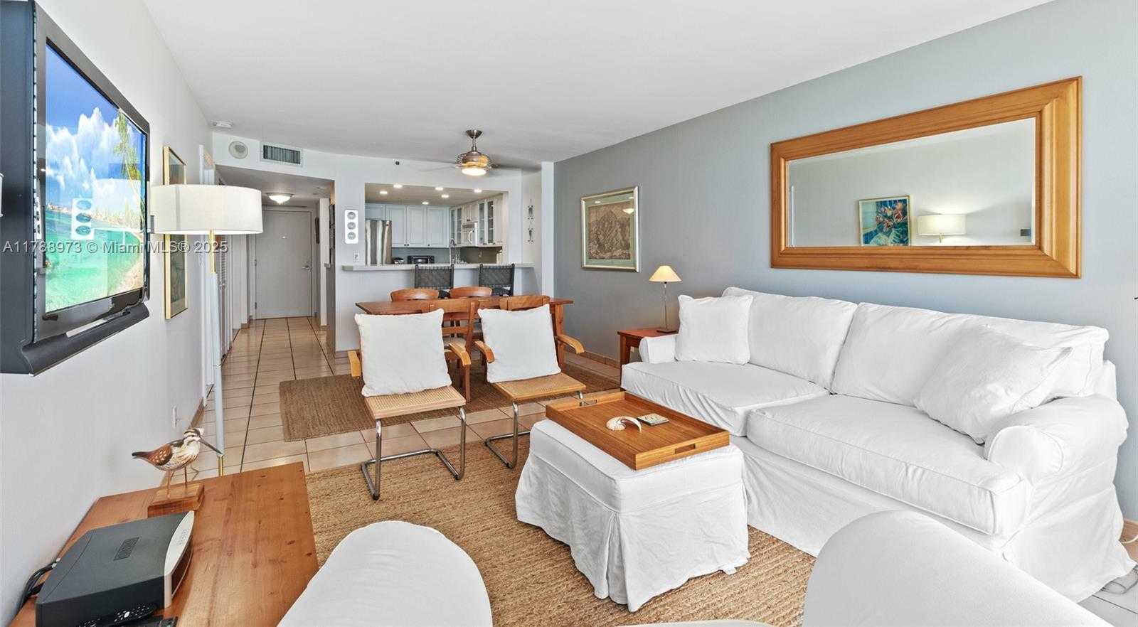 Small Image of 2555 COLLINS AVE #805, Miami Beach Number 4