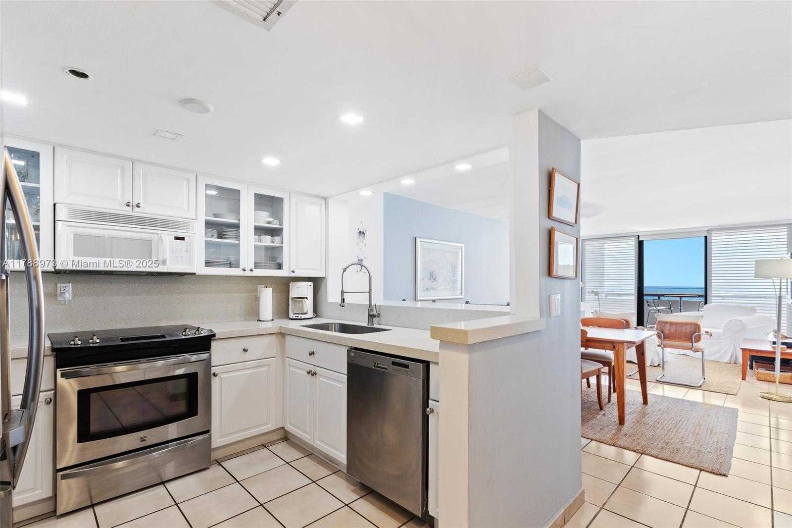 Small Image of 2555 COLLINS AVE #805, Miami Beach Number 7