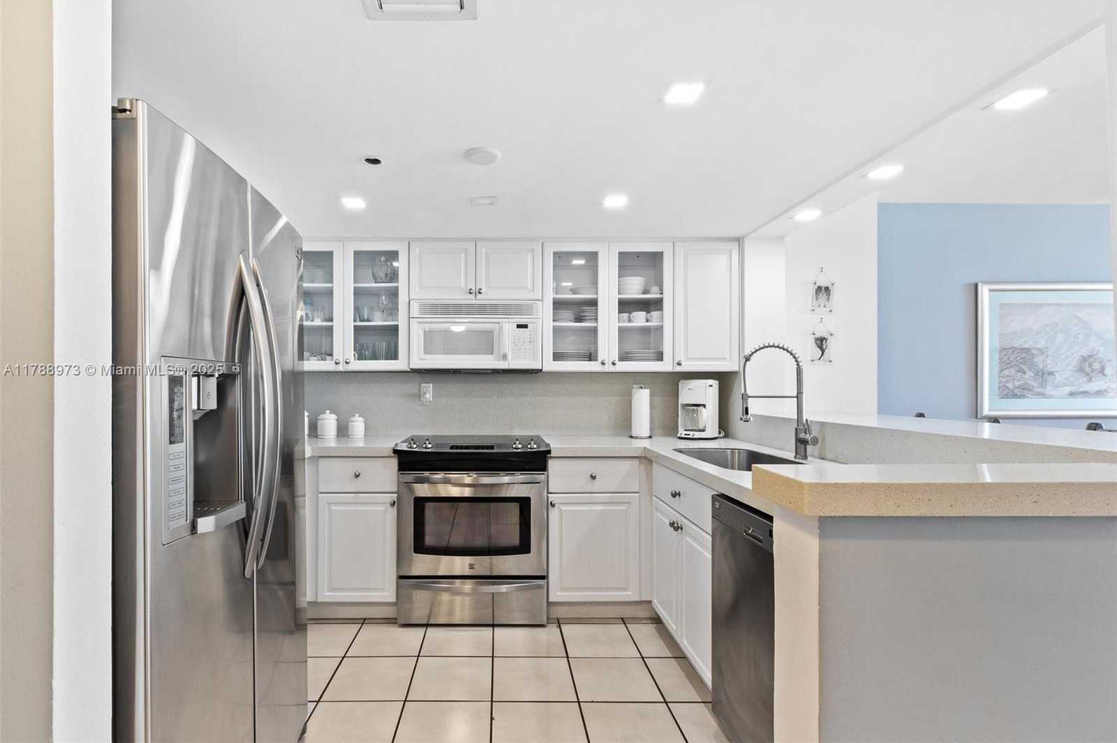 Small Image of 2555 COLLINS AVE #805, Miami Beach Number 8