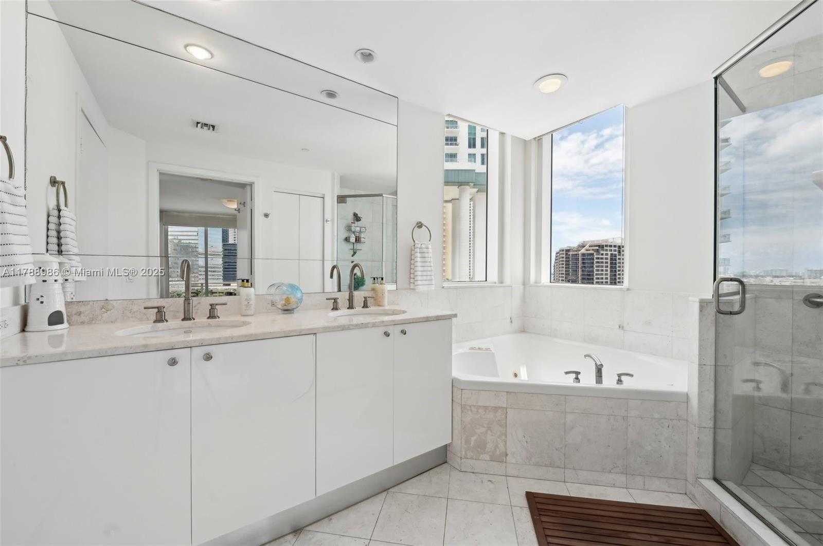 Small Image of 901 BRICKELL KEY BLVD #1009, Miami Number 12