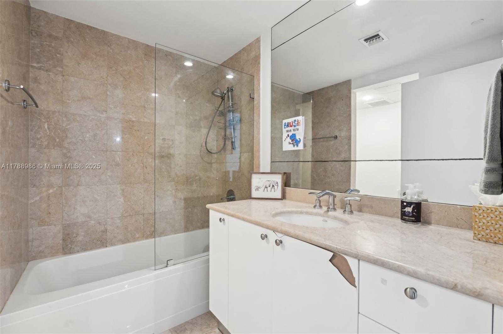 Small Image of 901 BRICKELL KEY BLVD #1009, Miami Number 14