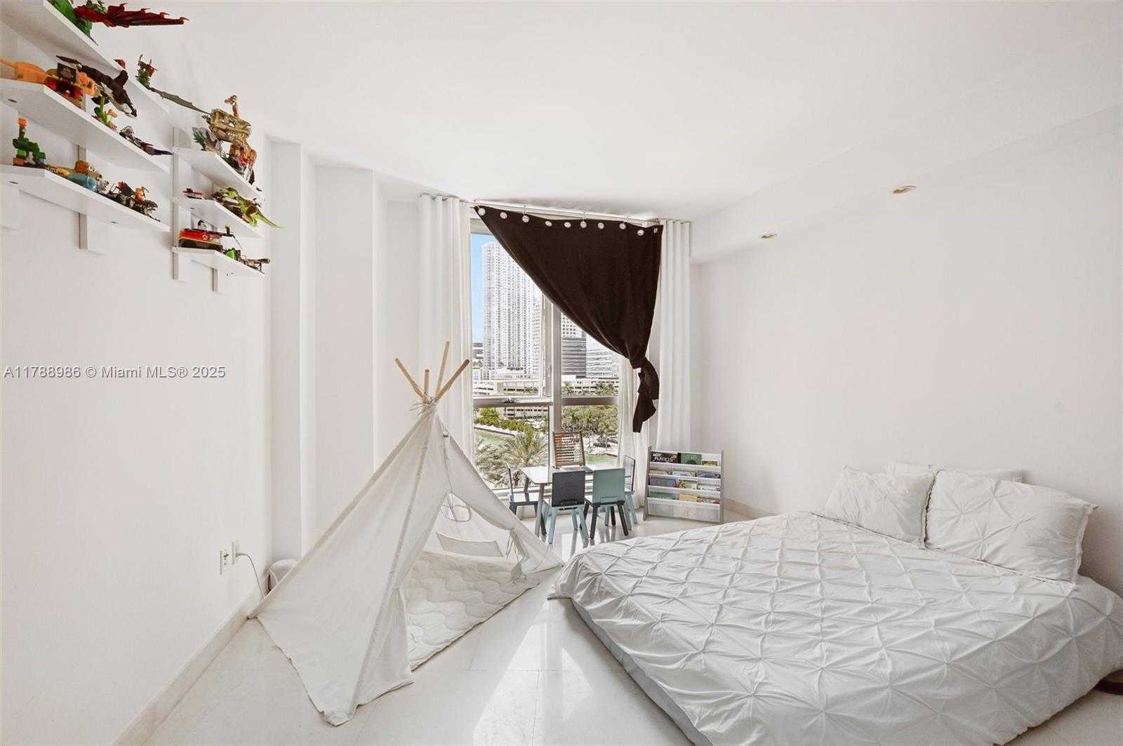 Small Image of 901 BRICKELL KEY BLVD #1009, Miami Number 16