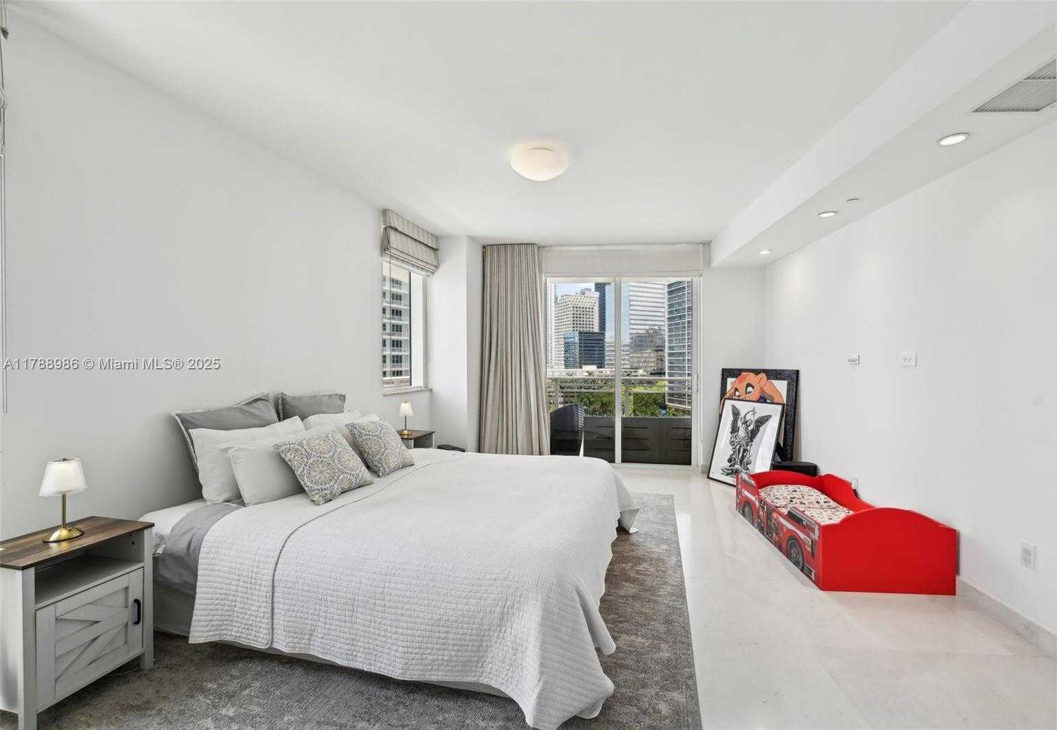 Small Image of 901 BRICKELL KEY BLVD #1009, Miami Number 9