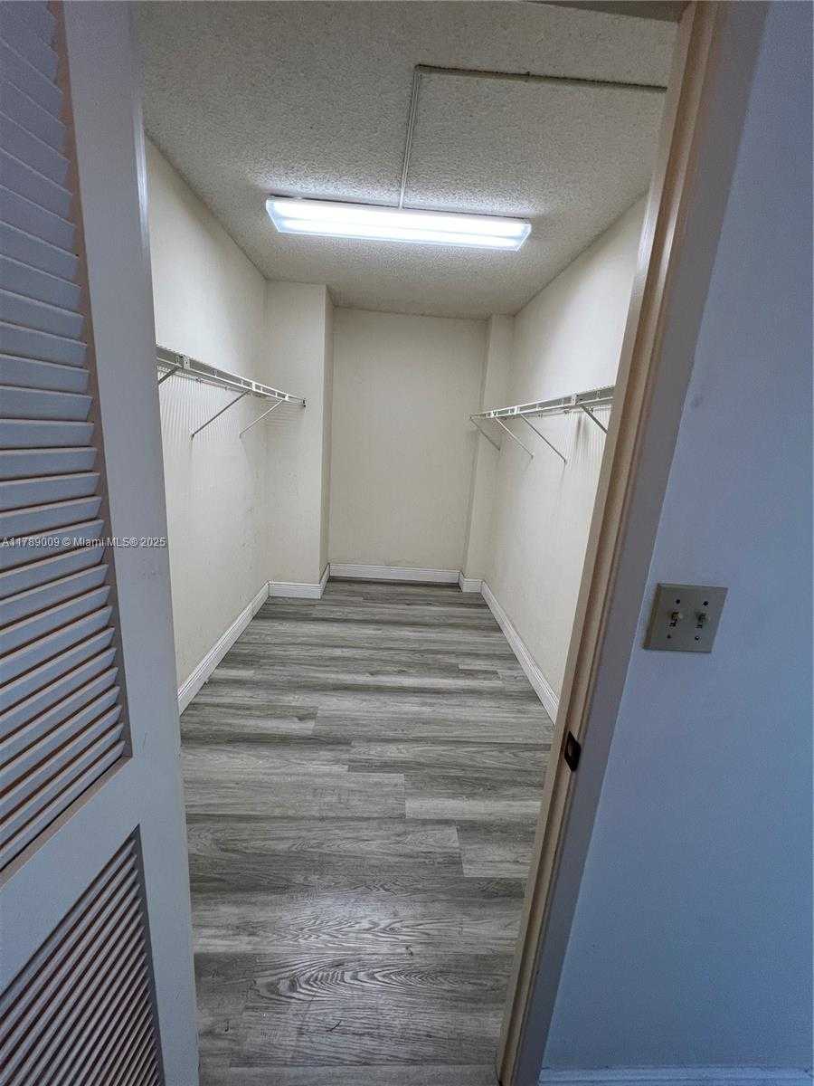 Small Image of 2500 PARKVIEW DR #1214, Hallandale Beach Number 13