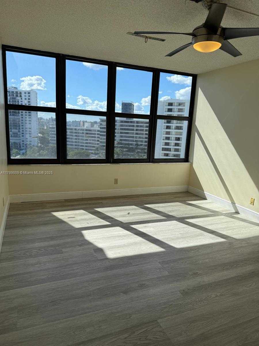Small Image of 2500 PARKVIEW DR #1214, Hallandale Beach Number 17