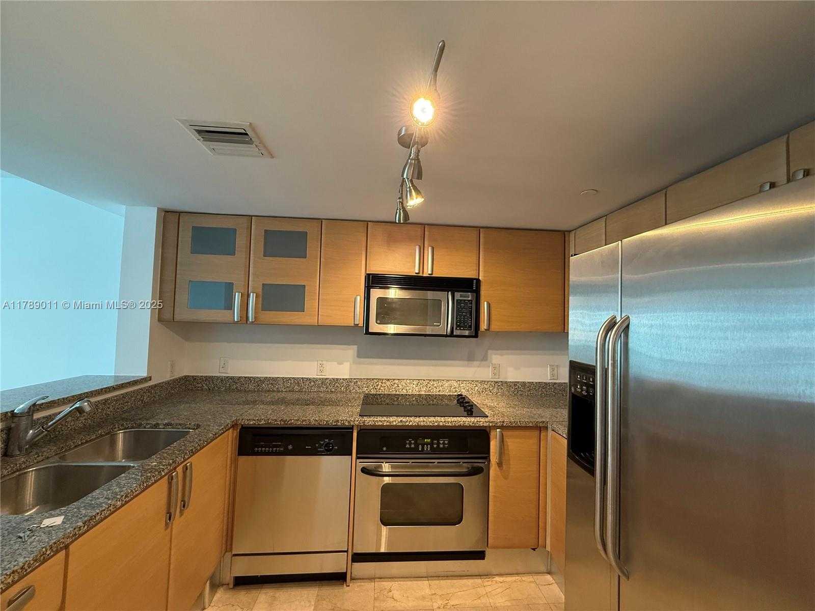 Small Image of 2101 BRICKELL AVE #1002, Miami Number 7