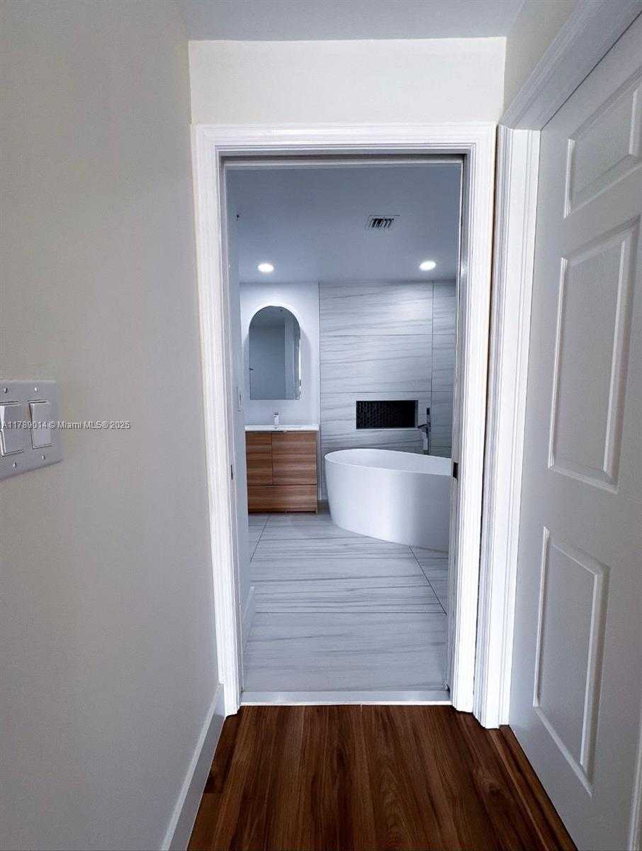Small Image of 9725 NORTH WEST 52ND ST #515, Doral Number 20