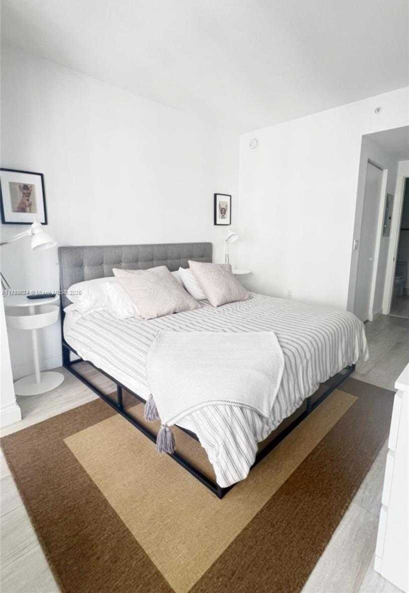Small Image of 55 SOUTH WEST 9TH ST #2509, Miami Number 6