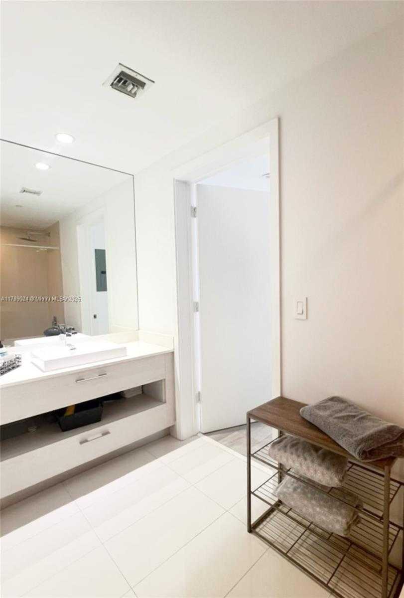 Small Image of 55 SOUTH WEST 9TH ST #2509, Miami Number 7