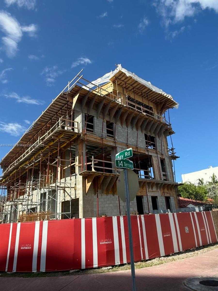 Small Image of 1425 BAY RD, Miami Beach Number 13
