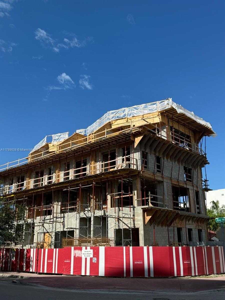 Small Image of 1425 BAY RD, Miami Beach Number 14