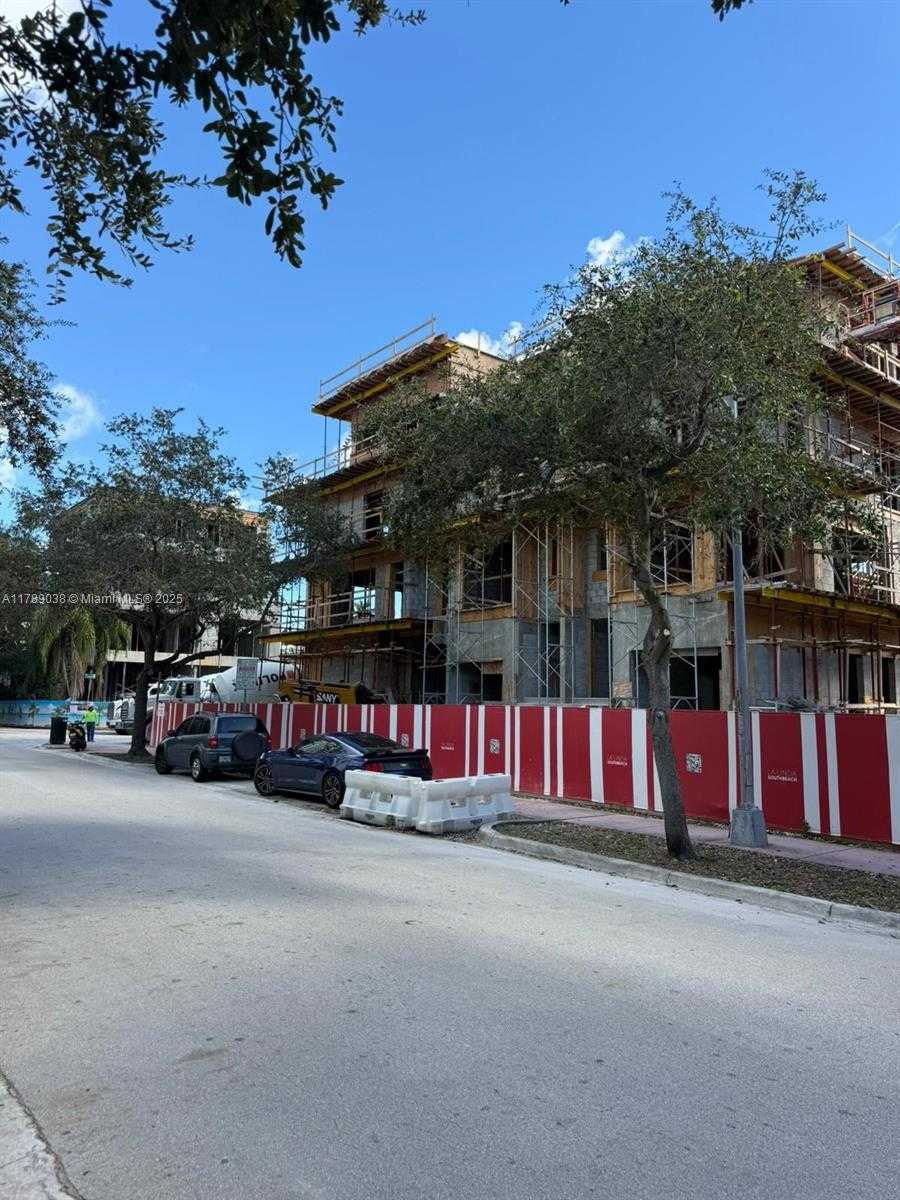 Small Image of 1425 BAY RD, Miami Beach Number 6