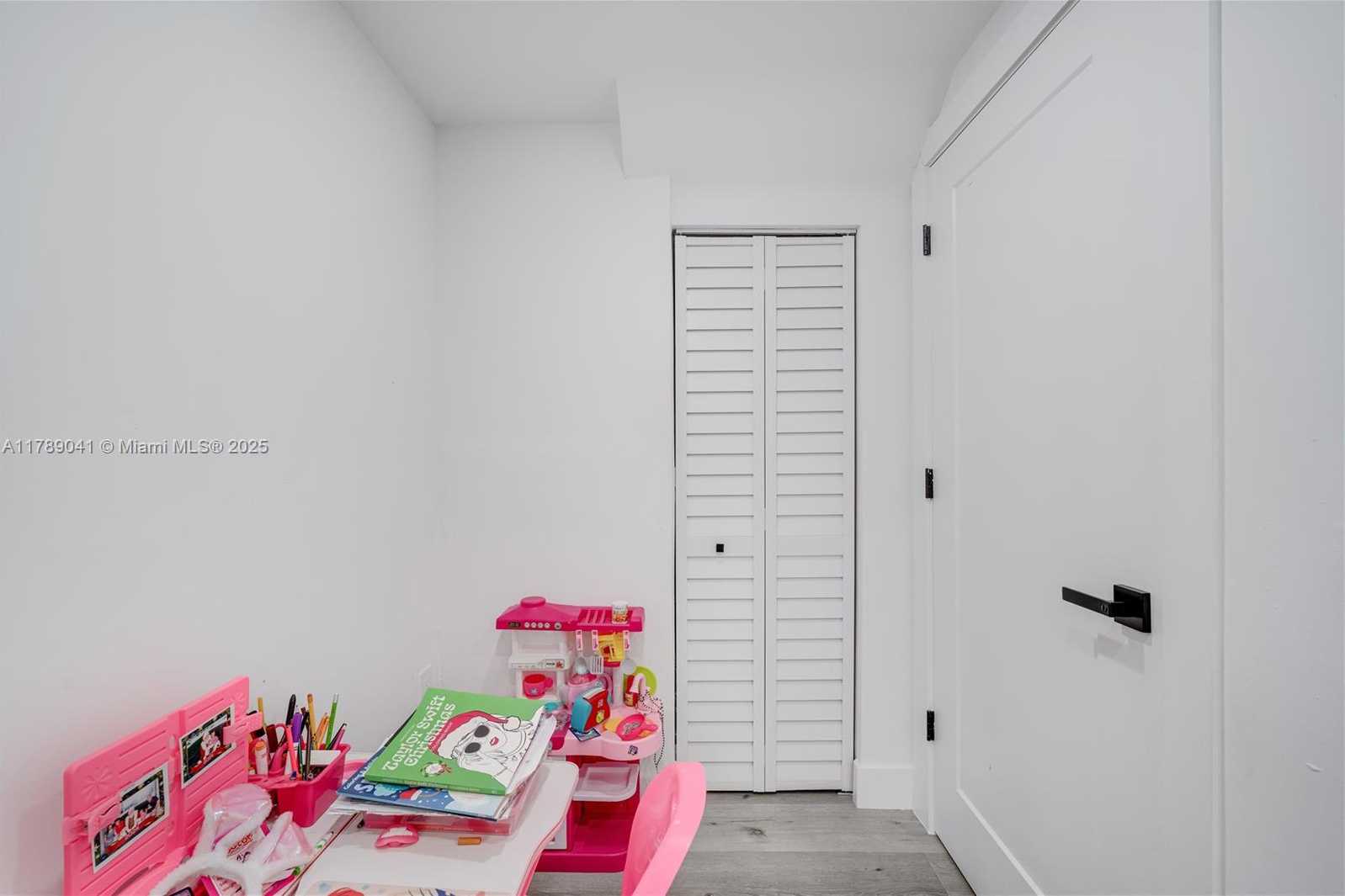 Imagen de Pequeño Objeto