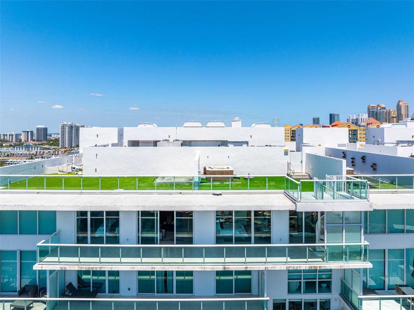 Small Image of 400 #PH-03, Sunny Isles Beach Number 2
