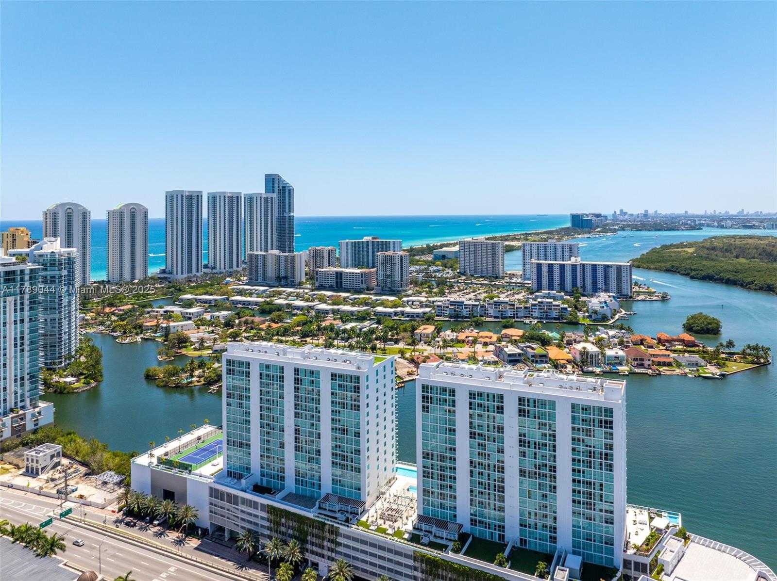 Small Image of 400 #PH-03, Sunny Isles Beach Number 3