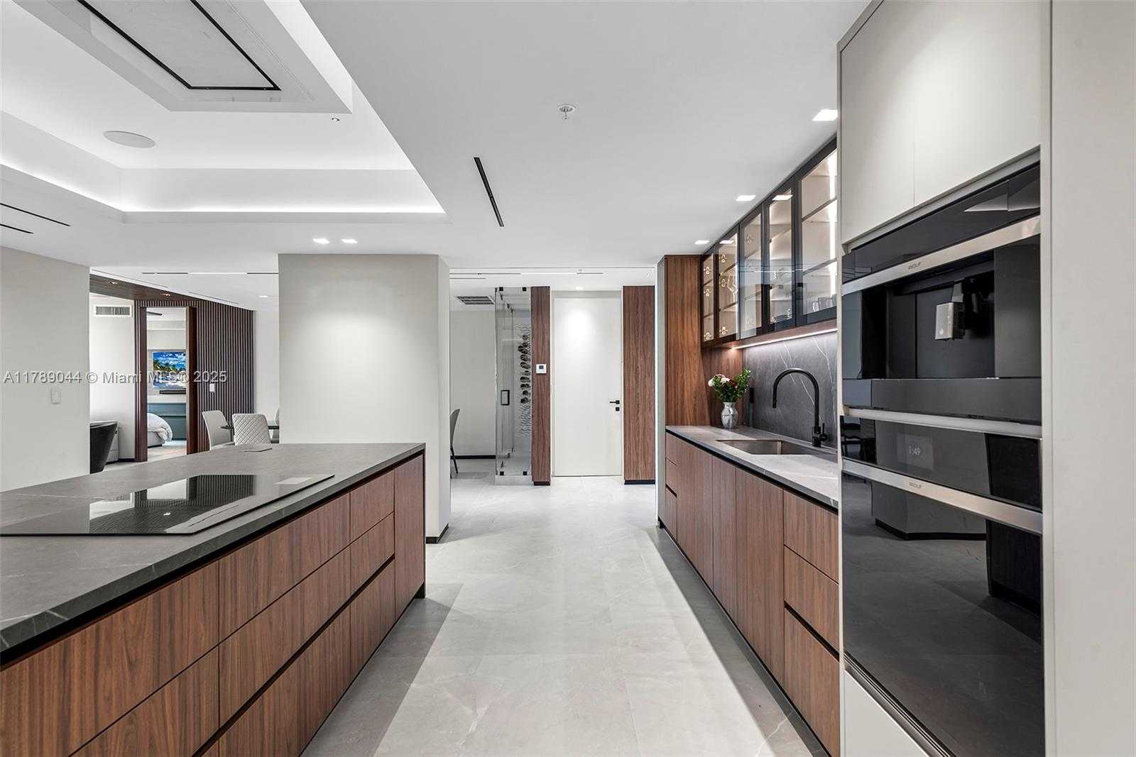 Small Image of 400 #PH-03, Sunny Isles Beach Number 32