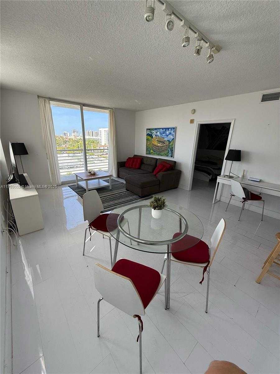 Small Image of 18800 NORTH EAST 29TH AVE #801, Aventura Number 7