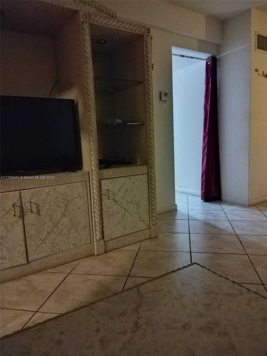 Small Image of 6510 WINFIELD BLVD #103, Margate Number 11