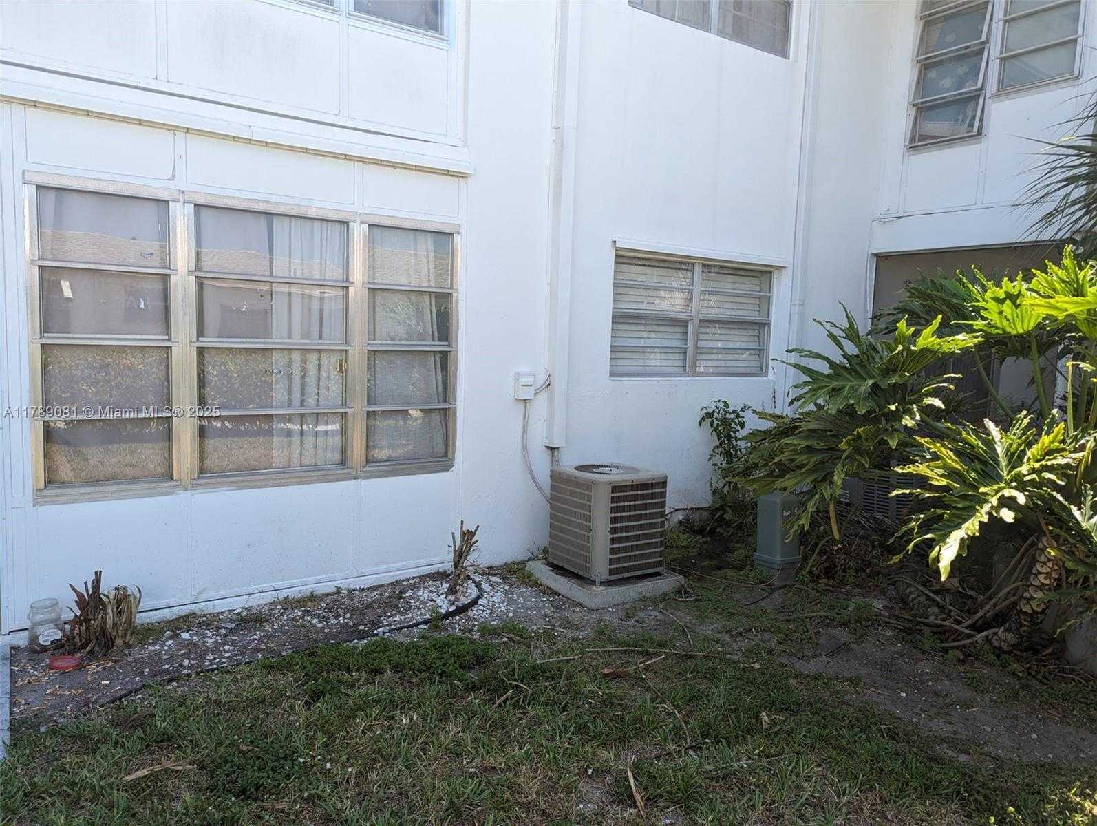 Small Image of 6510 WINFIELD BLVD #103, Margate Number 17