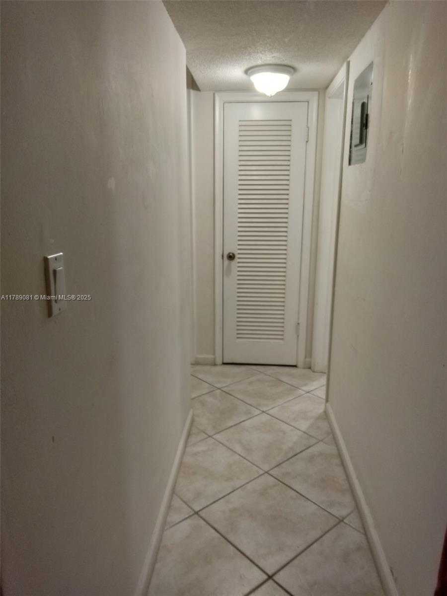 Small Image of 6510 WINFIELD BLVD #103, Margate Number 4