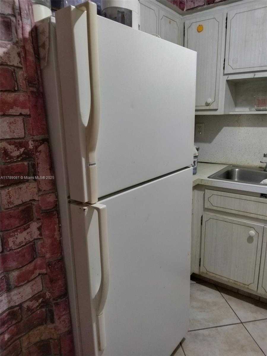 Small Image of 6510 WINFIELD BLVD #103, Margate Number 6