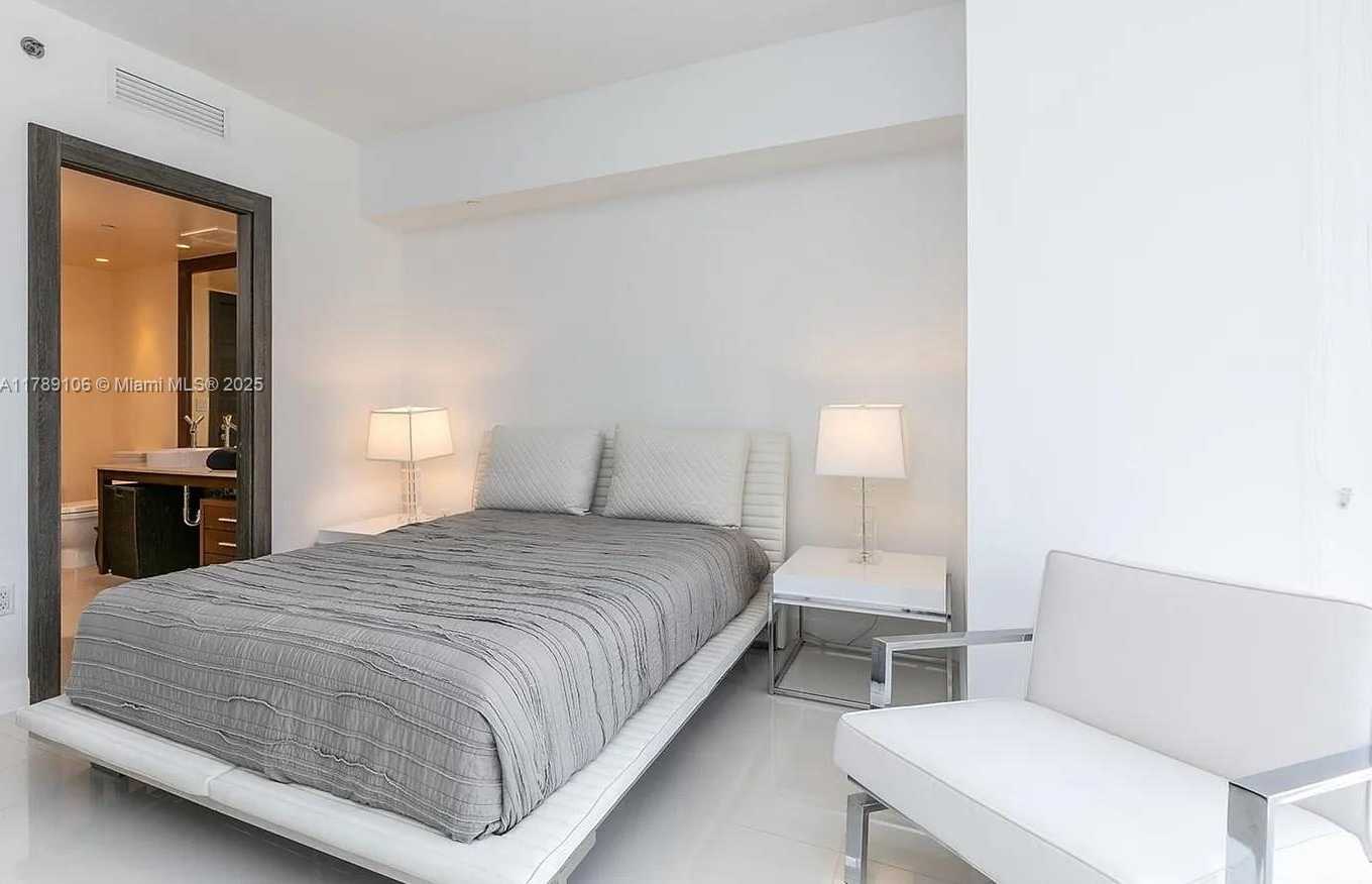 Small Image of 495 BRICKELL AVE #703, Miami Number 16