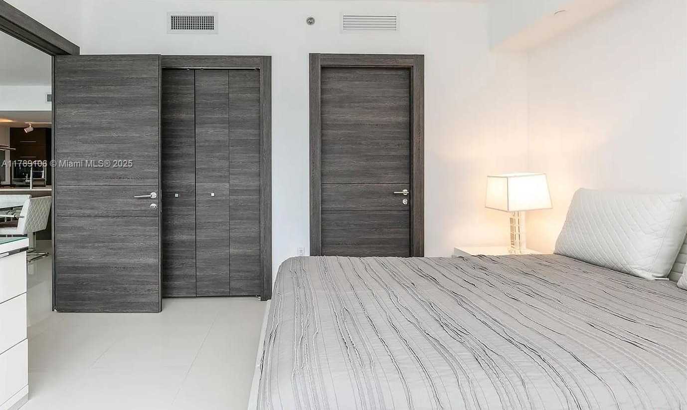 Small Image of 495 BRICKELL AVE #703, Miami Number 18