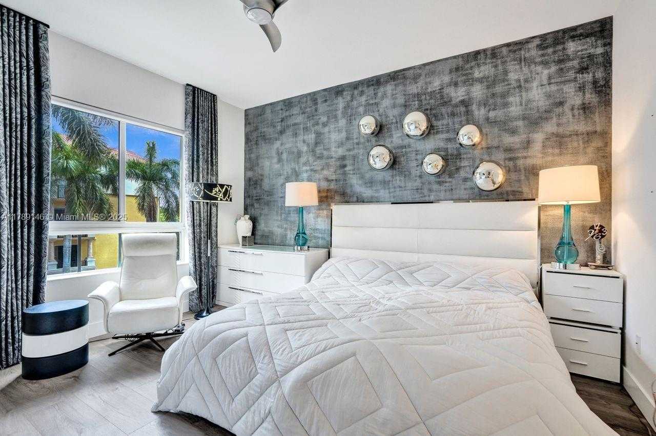 Small Image of 16101 EMERALD ESTATES DR #342, Weston Number 10