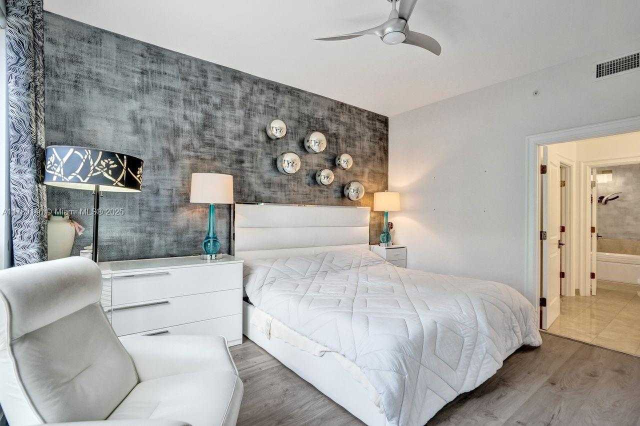 Small Image of 16101 EMERALD ESTATES DR #342, Weston Number 11