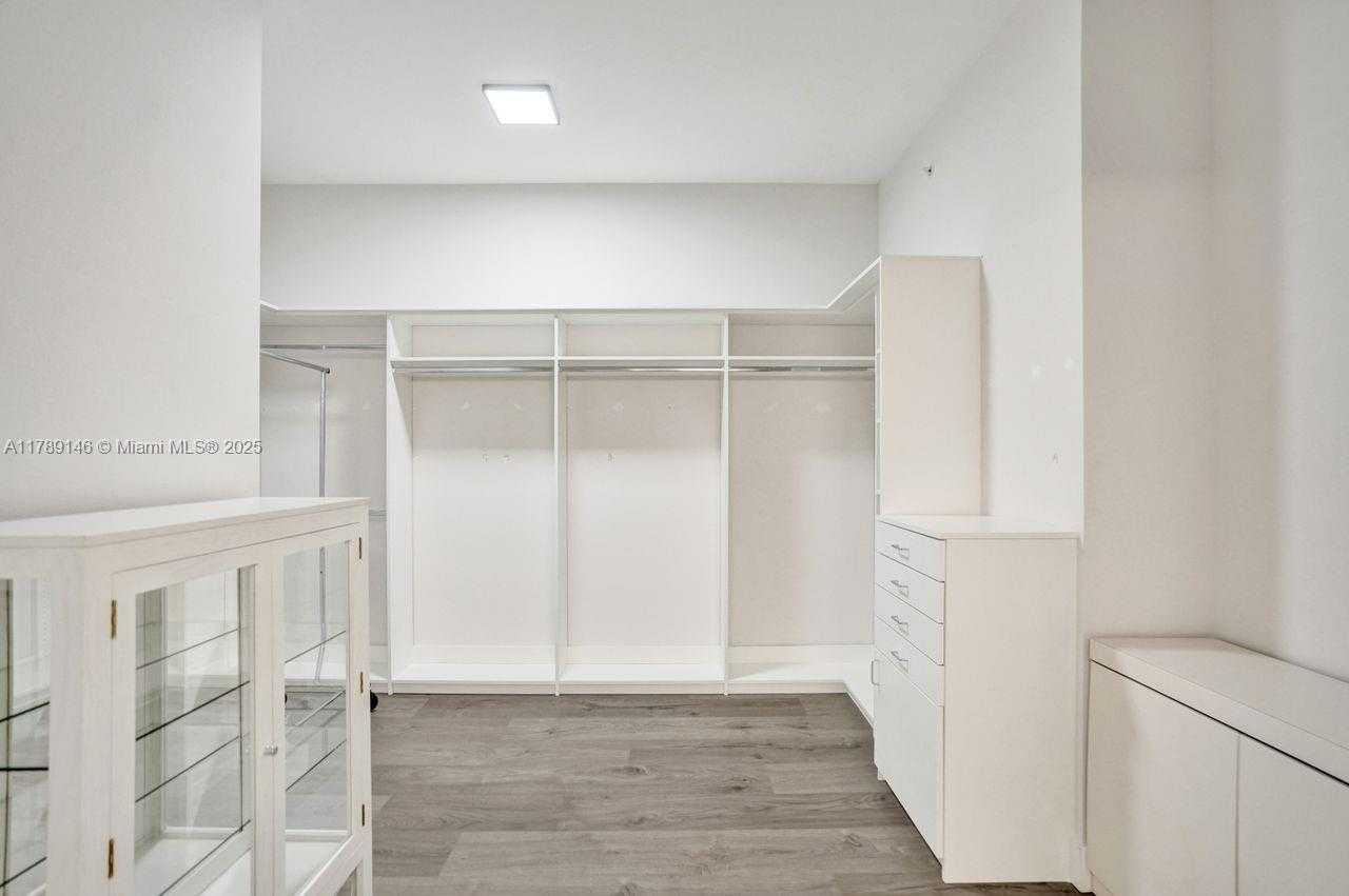 Small Image of 16101 EMERALD ESTATES DR #342, Weston Number 13