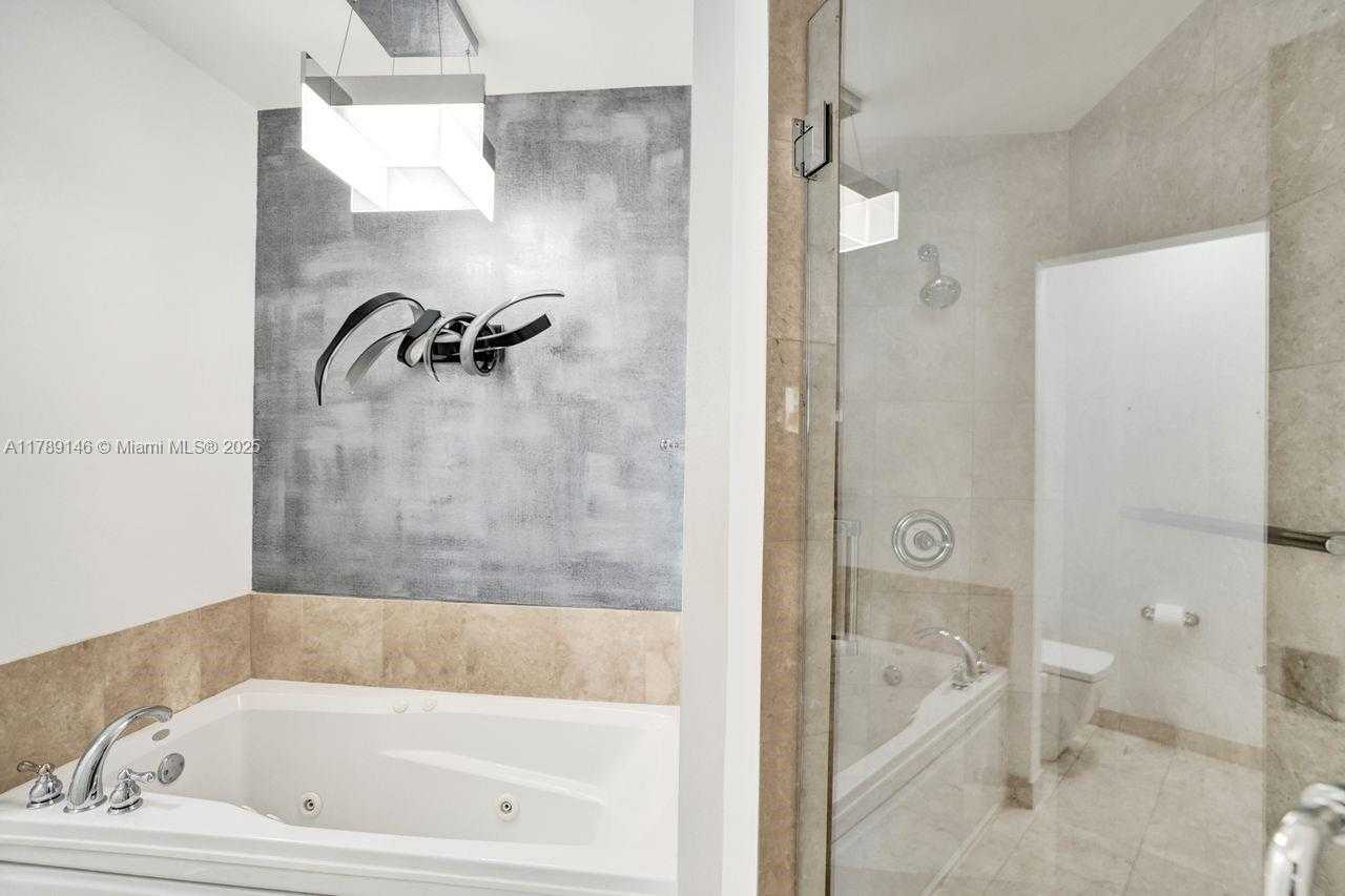 Small Image of 16101 EMERALD ESTATES DR #342, Weston Number 14