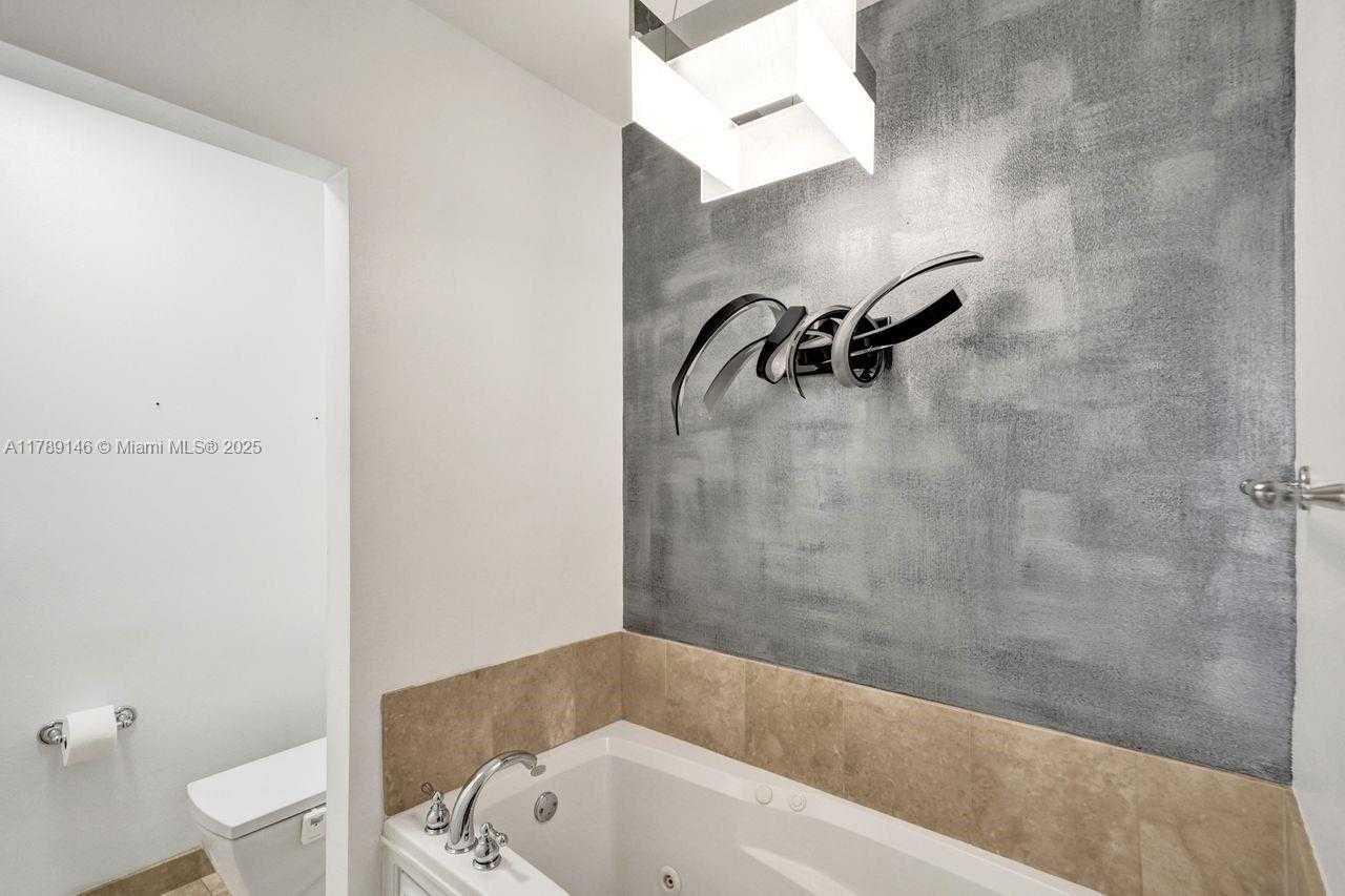 Small Image of 16101 EMERALD ESTATES DR #342, Weston Number 15