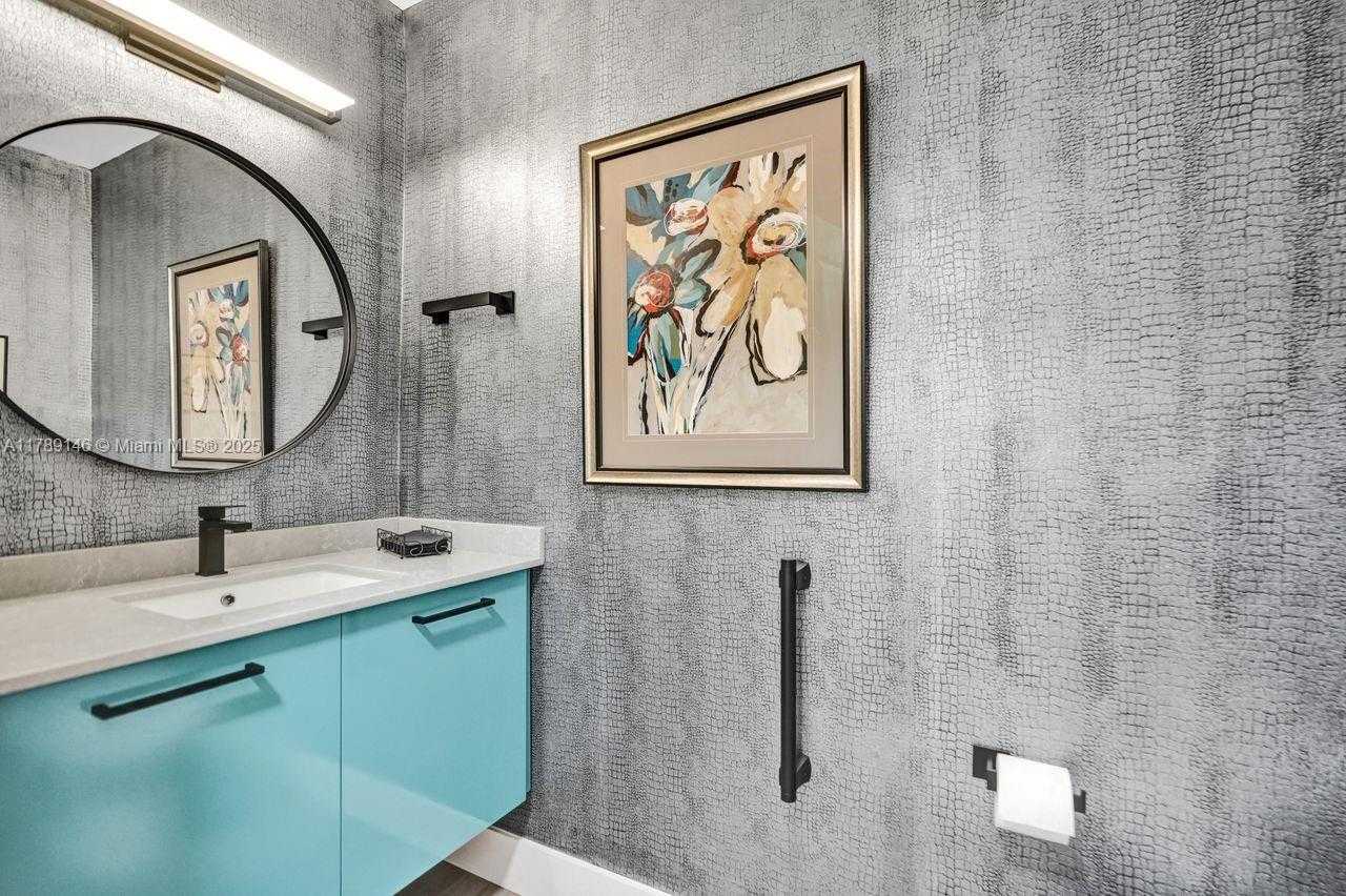 Small Image of 16101 EMERALD ESTATES DR #342, Weston Number 16
