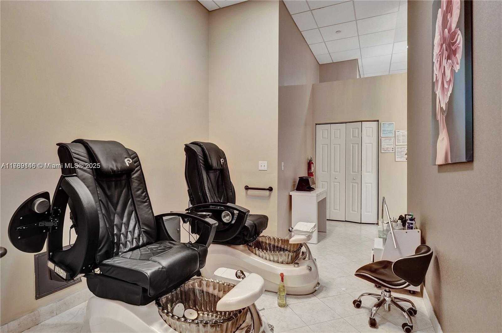 Small Image of 16101 EMERALD ESTATES DR #342, Weston Number 30