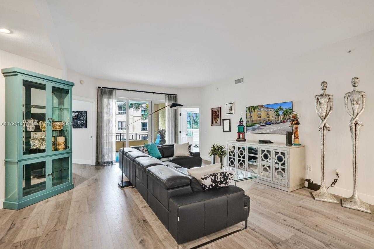 Small Image of 16101 EMERALD ESTATES DR #342, Weston Number 6