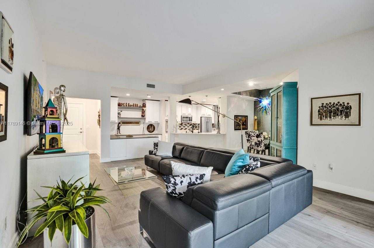 Small Image of 16101 EMERALD ESTATES DR #342, Weston Number 7