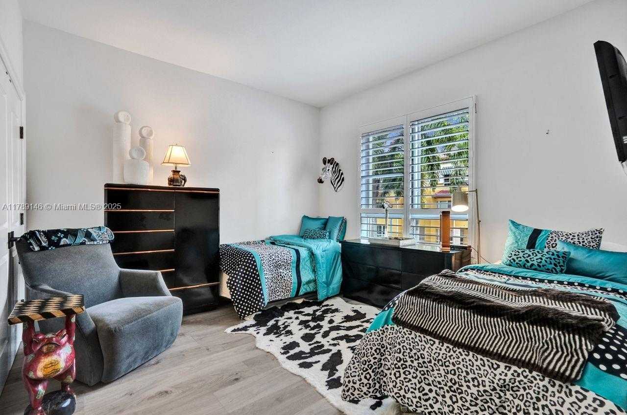 Small Image of 16101 EMERALD ESTATES DR #342, Weston Number 8